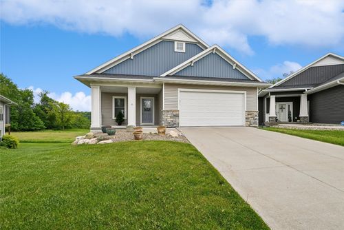 2245 Tranquil Ct Nw, Cedar Rapids, IA, 52405-1121 | Card Image