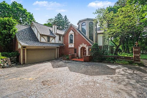 460 E Long Lake Rd, Bloomfield Hills, MI, 48304-2330 | Card Image