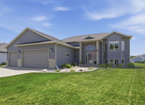 729 36th Avenue W, West Fargo, ND, 58078 | Card Image