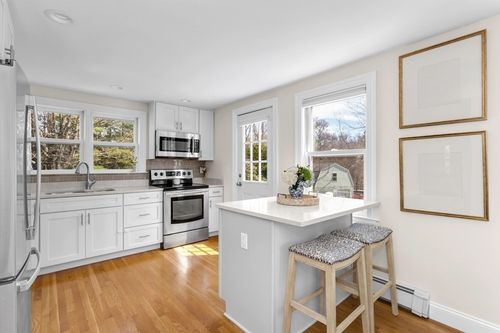 150 Central St, Foxboro, MA, 02035-2462 | Card Image