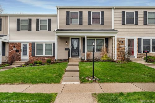 1129 Marquette Ct, Rochester Hills, MI, 48307-3032 | Card Image
