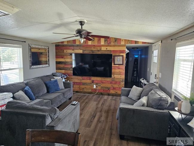 2146 Pine Tree Cir, House other with 3 bedrooms, 2 bathrooms and null parking in Idaho Falls ID | Image 7