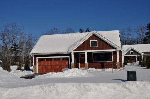 12-8 Taylor Cir, Brentwood, NH, 03833-4445 | Card Image