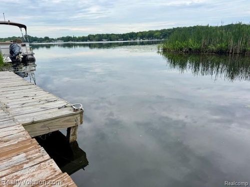 1998 Lakeview Dr, Lapeer, MI, 48446-8046 | Card Image