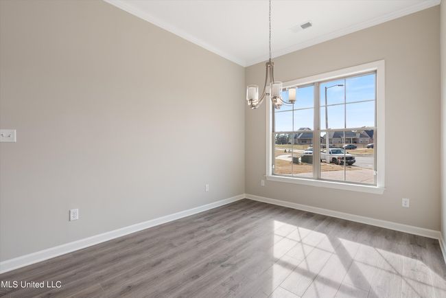 12-Dining Area | Image 10