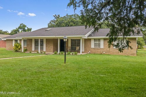 10 Wenmar Ave, Pass Christian, MS, 39571-3143 | Card Image