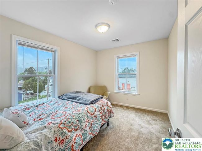 32 W Clark St, House other with 4 bedrooms, 4 bathrooms and null parking in HELLERTOWN PA | Image 7