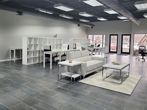 10002 N Ambassador Dr, Kansas City, MO, 64153-1362 | Card Image