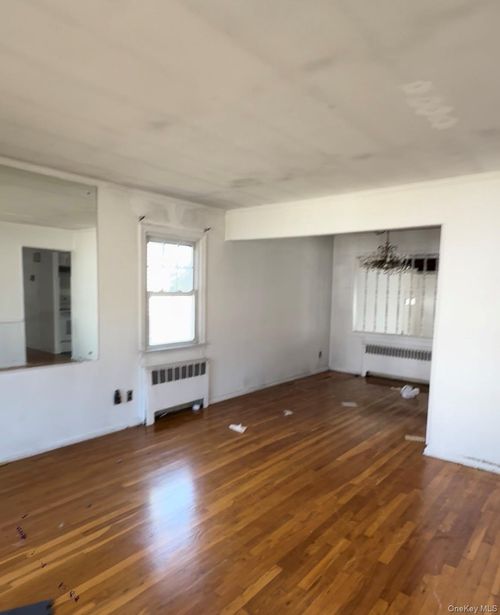 23 Park Cir, Mineola, NY, 11501-3248 | Card Image