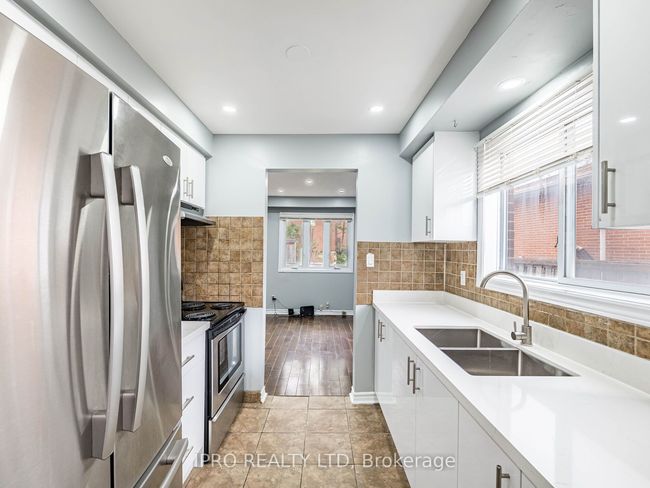 7458 Catalpa Rd, House attached with 6 bedrooms, 3 bathrooms and 4 parking in Mississauga ON | Image 8