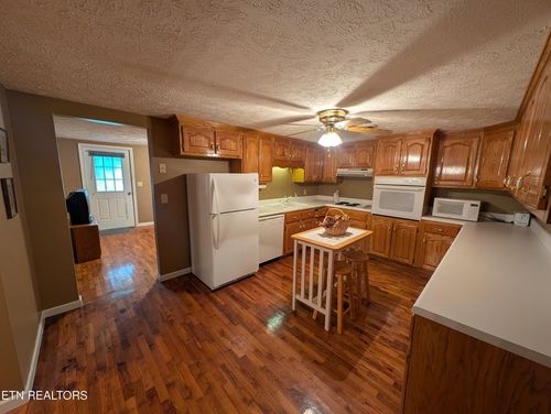 1729 Roslin Rd, Jamestown, TN, 38556-5013 | Card Image