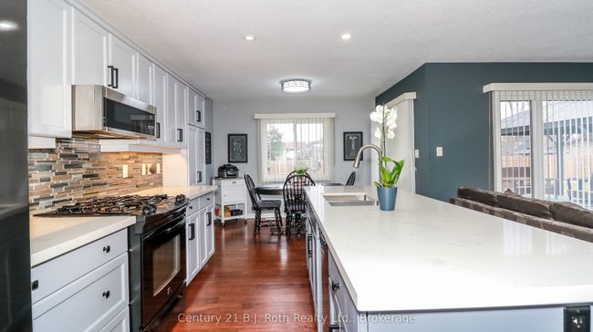 3031 Second St, House other with 3 bedrooms, 2 bathrooms and 6 parking in Severn ON | Image 8