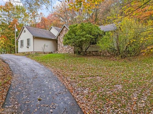 7205 Mapleton St Se, East Canton, OH, 44730-9334 | Card Image