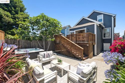 682 33rd St, Oakland, CA, 94609-3007 | Card Image