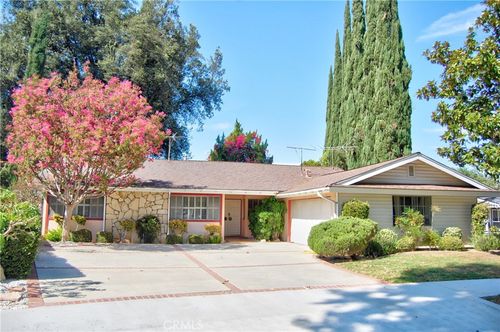 23323 Ostronic, Los Angeles, CA, 91367 | Card Image