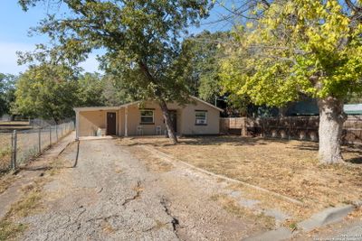 916 Ford St, House other with 3 bedrooms, 2 bathrooms and null parking in Kerrville TX | Image 2