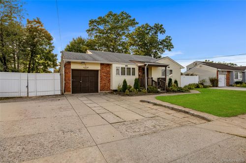 318 16th St, Deer Park, NY, 11729-6308 | Card Image