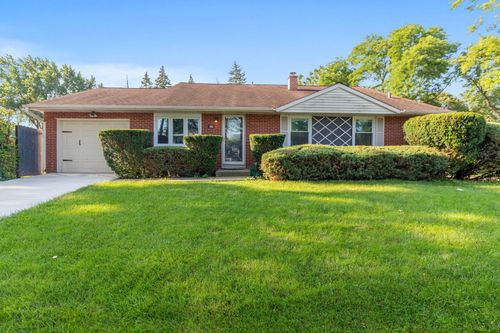 697 Hickory Dr, Buffalo Grove, IL, 60089-2062 | Card Image