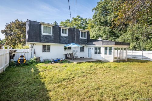 18878 Sunbright Ave, Lathrup Village, MI, 48076-4428 | Card Image