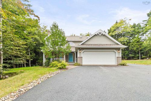 2 Ainsley Crt, Fall River, NS, B2T1E7 | Card Image