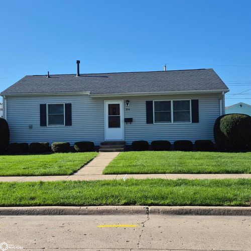 924 Clinton Ave, Ottumwa, IA, 52501-5125 | Card Image