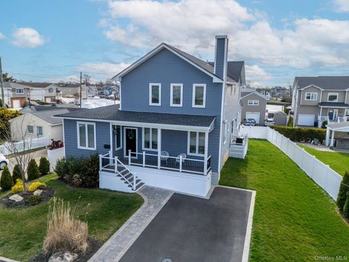 2441 Archer St, Seaford, NY, 11783-3621 | Card Image