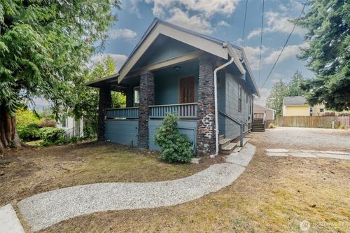 329 Ne 51st St, Seattle, WA, 98105-3705 | Card Image