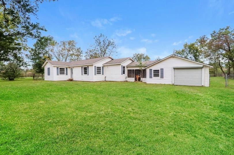 Clayton St, Dayton, TX 77535