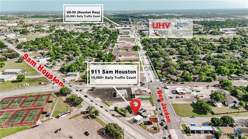 911 Sam Houston Dr, Victoria, TX, 77901-4550 | Card Image