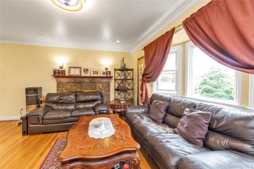 590 Langley Ave, West Hempstead, NY, 11552-2926 | Card Image