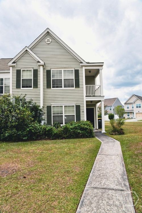 79 Fairgreen St, Savannah, GA, 31407-3932 | Card Image