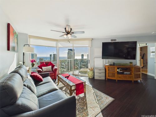 3704-801 King St, Honolulu, HI, 96813-3035 | Card Image