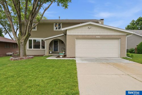 2920 Dorothy Dr, Lincoln, NE, 68507-2935 | Card Image