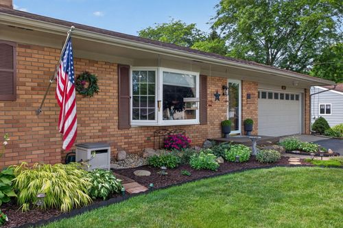 4857 Fleetwood Ln, Jackson, MI, 49201-8940 | Card Image