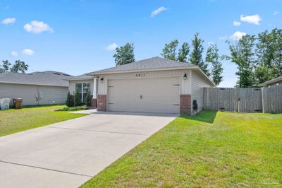 4411 Thistle Pine Ct, House other with 3 bedrooms, 2 bathrooms and 2 parking in Pace FL | Image 3