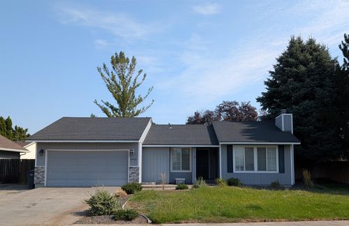 8906 W Hood Ave, Kennewick, WA, 99336-1064 | Card Image