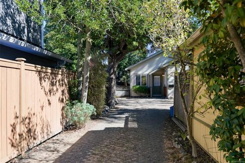 2563 Shelbourne St, Victoria, BC, V8R4L7 | Card Image