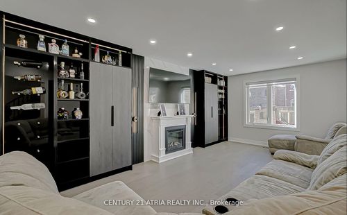 {{alt}} | Card Image