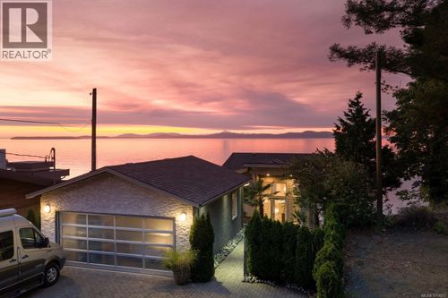 5009 Cordova Bay Rd, Victoria, BC, V8Y2K1 | Card Image