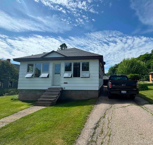211 Michigan Avenue, Crystal Falls, MI, 49920 | Card Image