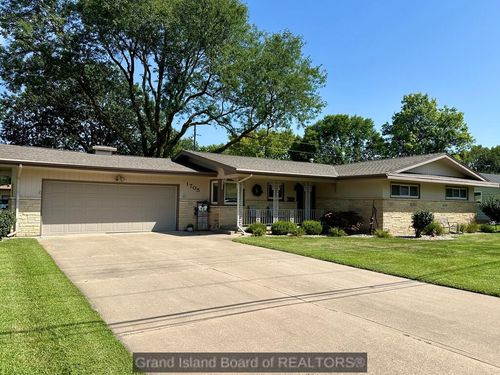 1705 S Blaine St, Grand Island, NE, 68803-6152 | Card Image