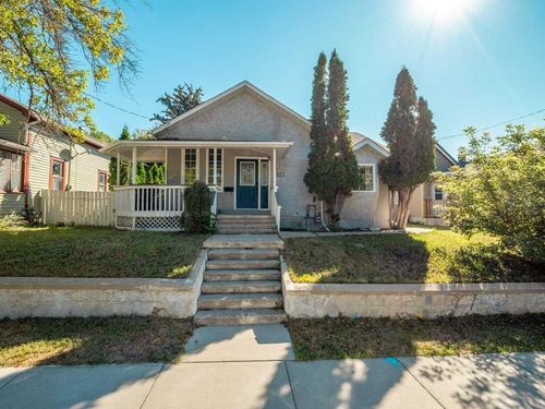 633 7 St S, Lethbridge, AB, T1J2H2 | Card Image
