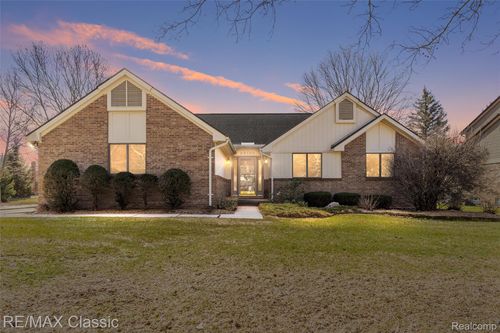 45105 Dunbarton Dr, Novi, MI, 48375-3810 | Card Image