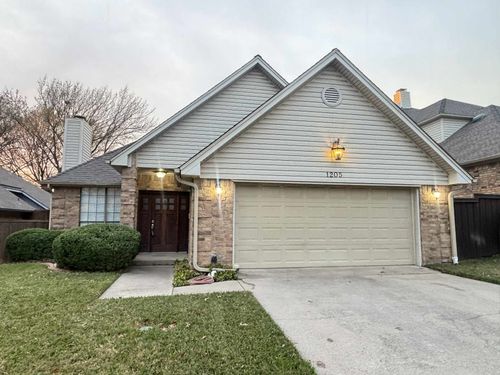 1205 Olde Towne Dr, Irving, TX, 75061-6156 | Card Image