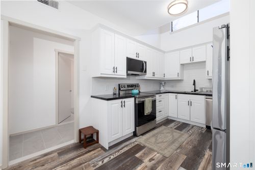 b-865 Heritage Vlg, Southbury, CT, 06488-1341 | Card Image