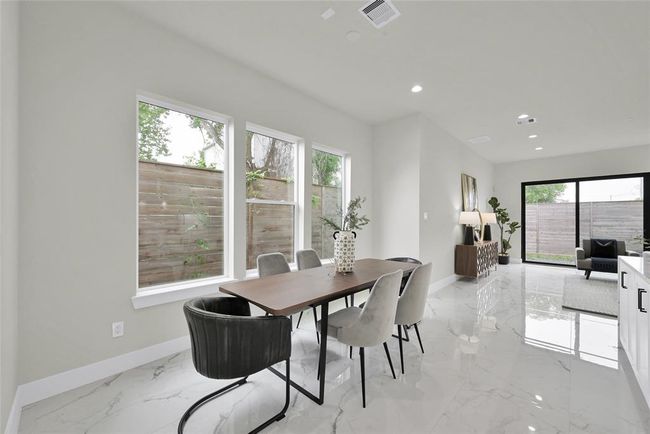 B - 2808 Cary St, House other with 3 bedrooms, 4 bathrooms and null parking in Houston TX | Image 6
