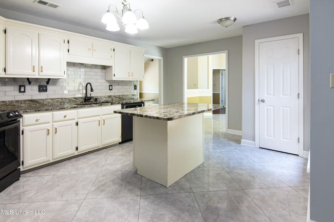 Kitchen | Image 7