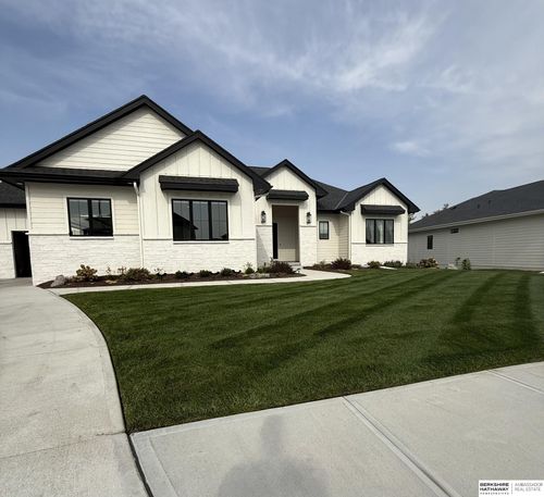 20542 Hartman Ave, Elkhorn, NE, 68022-5328 | Card Image