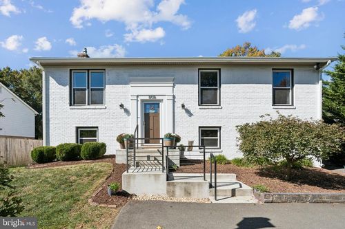 8518 Riverside Rd, ALEXANDRIA, VA, 22308-2205 | Card Image