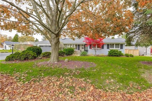 81 Garden Ave, Ancaster, ON, L9G2J6 | Card Image